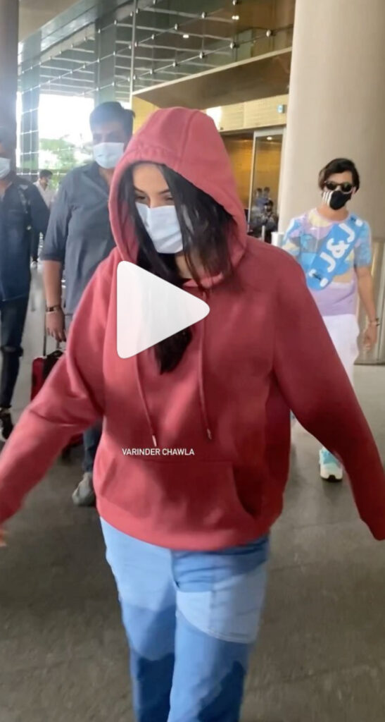 Shehnaaz at Airport: पैपराजी को देख शहनाज़ गिल ने लगाई दौड़