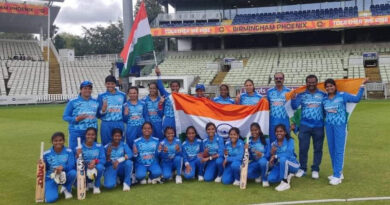 इंग्लैंड के बर्मिंघम में होने वाले कॉमन वेल्थ गेम्स के लिए BCCI ने भारतीय महिला क्रिकेट टीम का एलान कर दिया है। भारतीय क्रिकेट कंट्रोल बोर्ड ने 11 जुलाई को खेलों के लिए 15 सदस्यीय महिला क्रिकेट टीम की घोषणा की है। इस टीम की कप्तान हरफनमौला क्रिकेटर हरमनप्रीत कौर होंगी। 27 जुलाई 2022 को शुरू होने वाले CWG में 24 साल बाद क्रिकेट की वापसी हो रही है। यह पहली बार है जब कई देशों की महिला टीमें क्रिकेट खेलती हुई नजर आएंगी।