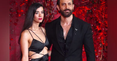 Hrithik Saba एयरपोर्ट पर स्पॉट हुए