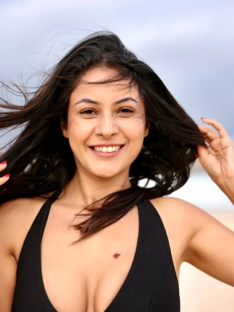 Shehnaaz Gill Walk: पैर में चोट के कारण बुरा हुआ शहनाज़ गिल का हाल
