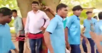 Students:फेल होने पर छात्रों ने अध्यापकों की पेड़ से बांधकर की पिटाई