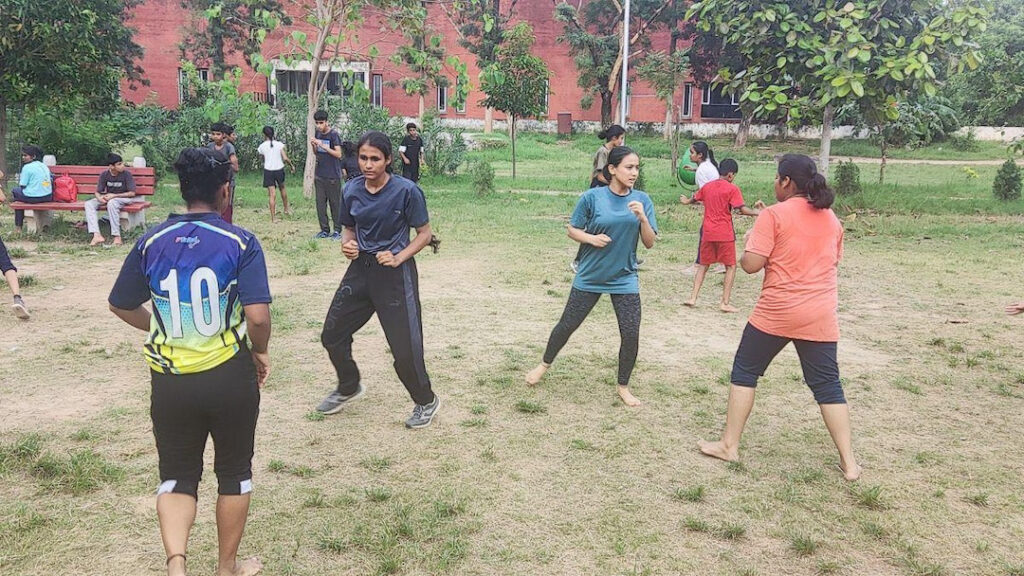 Shastrang गरीब लडकियों को आत्मरक्षा के लिए निशुल्क प्रशिक्षिण देगा 