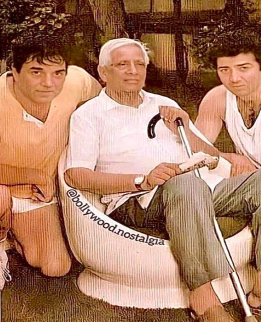 Dharmendra Father: धर्मेंद्र को आई अपने पिता की याद, थ्रोबैक तस्वीर