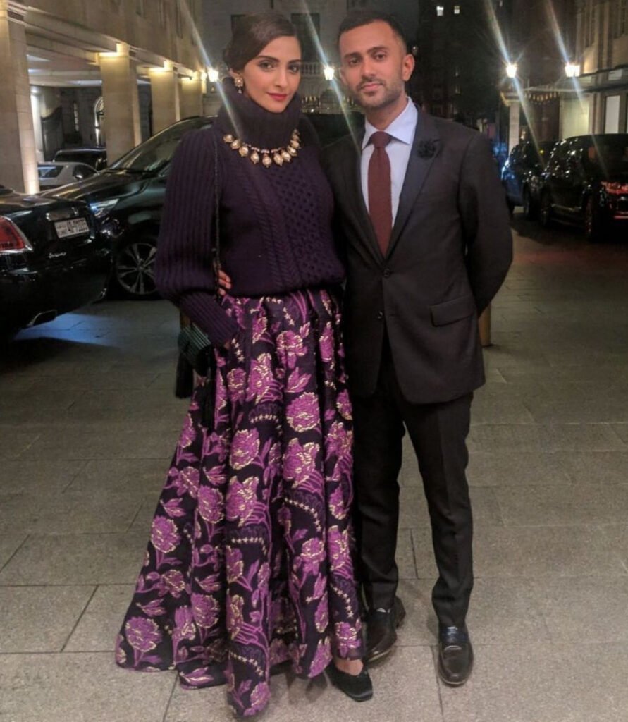 Sonam Engagement:सोनम कपूर ने शेयर की अपनी इंगेजमेंट की तस्वीर