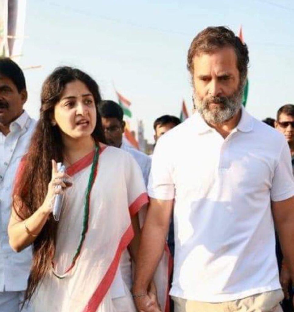 Poonam Yatra: भारत जोड़ो यात्रा में राहुल गांधी ने पकड़ा पूनम कौर का हाथ