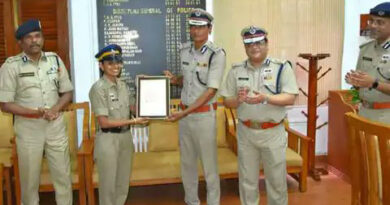 Breastfed: बेसुध नवजात को महिला पुलिस अधिकारी ने कराया स्तनपान