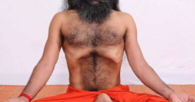 Ramdev Look: महिलाएं कुछ भी न पहने तब भी अच्छी लगती हैं: रामदेव 