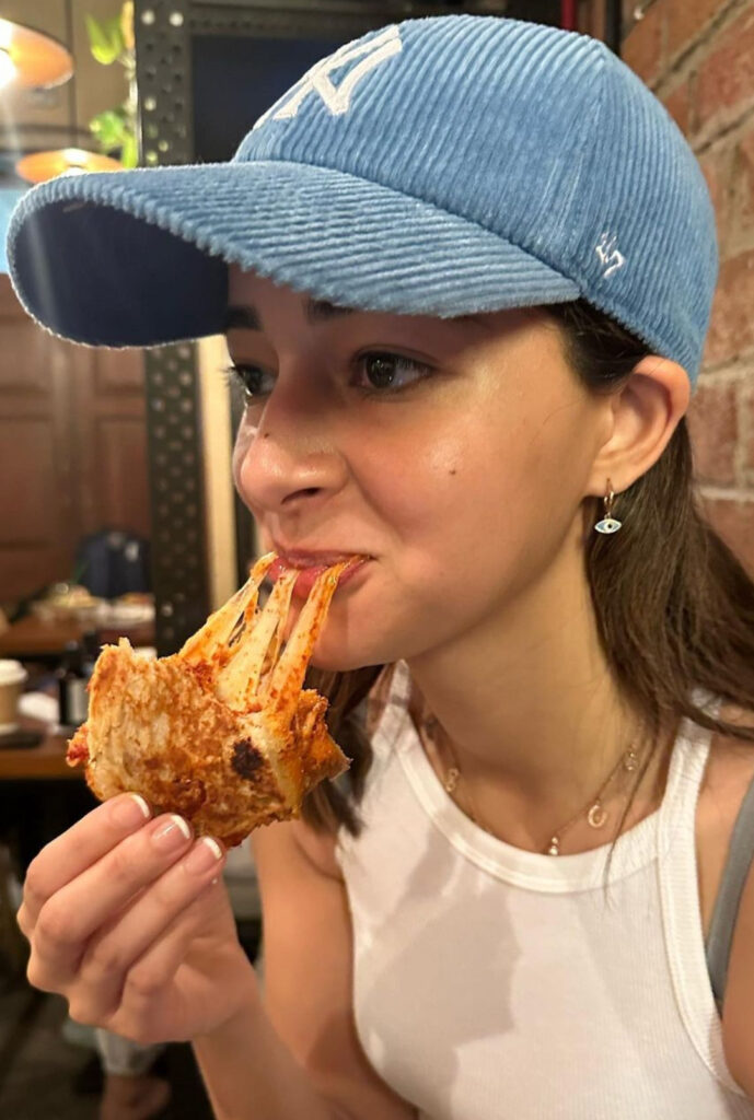 Ananya Pandey Style से संडे एंजॉय करती नजर आई