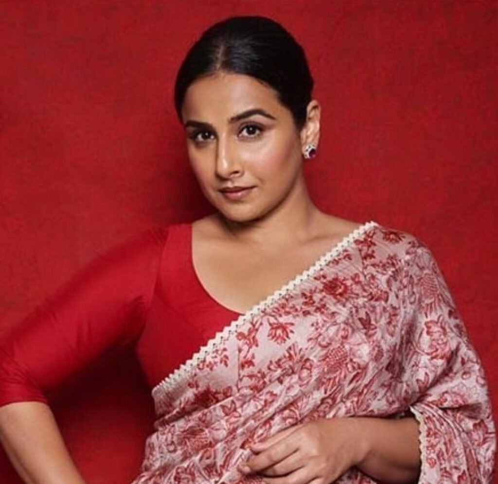 Vidya Balans Saree: पार्टी में खींचा गया विदया बालन की साड़ी का पल्लू