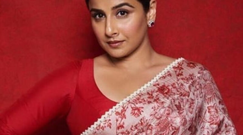 Vidya Balans Saree: पार्टी में खींचा गया विदया बालन की साड़ी का पल्लू