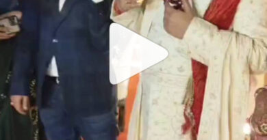 Grooms: शादी में दूल्हे के दोस्तों ने दूल्हे को दिया ऐसा गिफ्ट