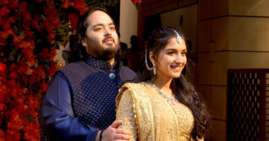 Anant Radhika Engagement में उमड़ा सितारों का सैलाब