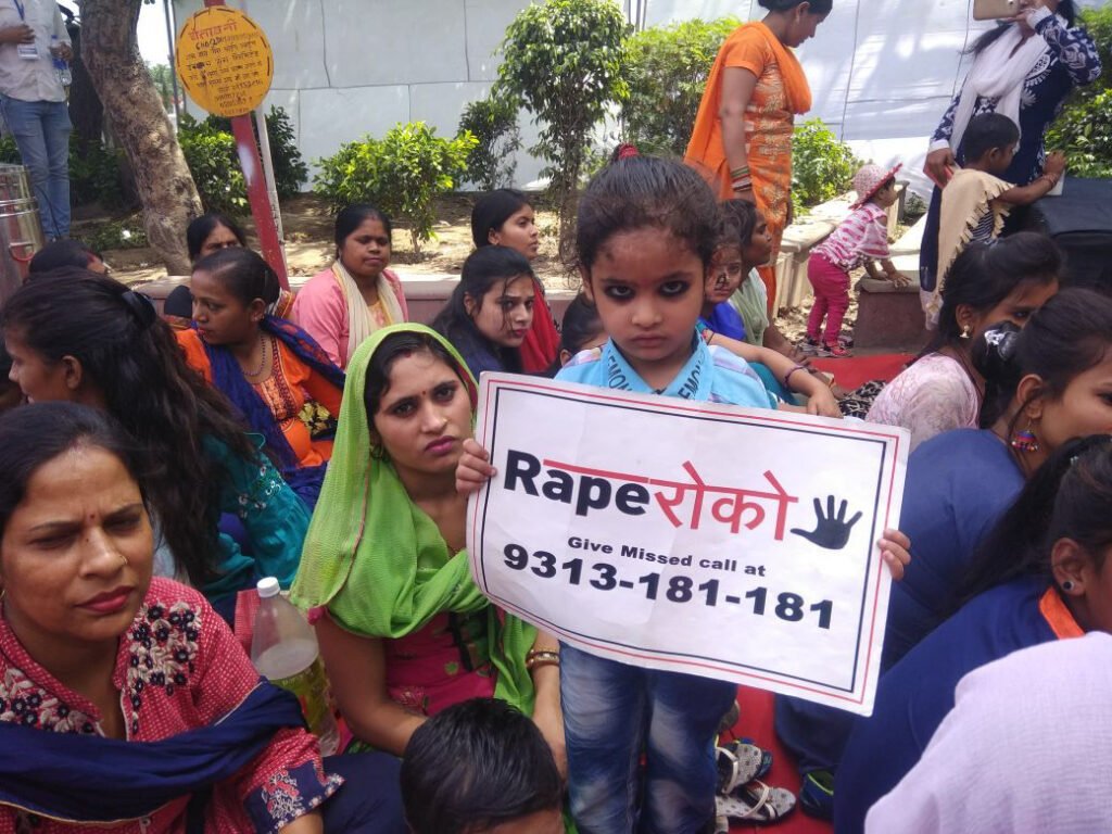 Mother Student: 5 बच्चों की मां ने 14 साल के छात्र का किया रेप