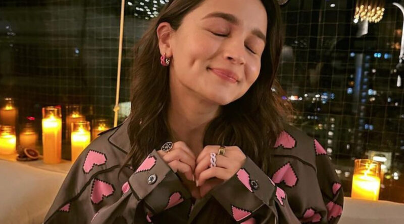 Anushka Year: सितारों ने खास अंदाज में किया नए साल का स्वागत