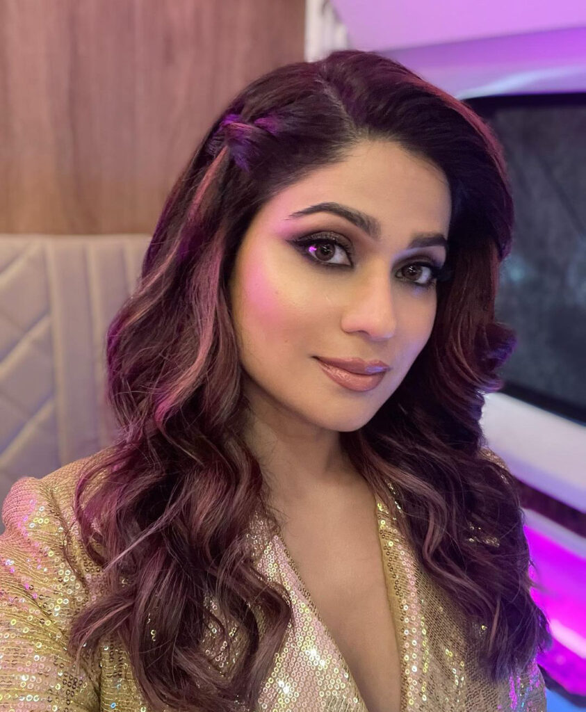 शमिता शेट्टी ने हाल ही में एक ट्वीट कर आमिर अली संग डेटिंग की अफवाहों पर चुप्पी तोड़ी है। एक्ट्रेस ने बताया कि वे अभी सिंगल है और काफी खुश है। 