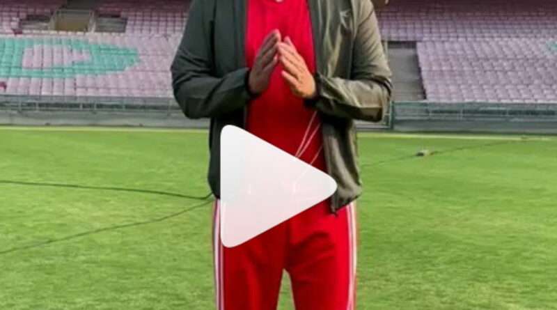 3 इडियट्स की तिकड़ी आमिर खान, आर माधवन और शरमन जोशी सालों बाद एक साथ नजर आए। इन तीनो स्टार्स को साथ देख फैंस ने एक खास डिमांड कर दी। 
