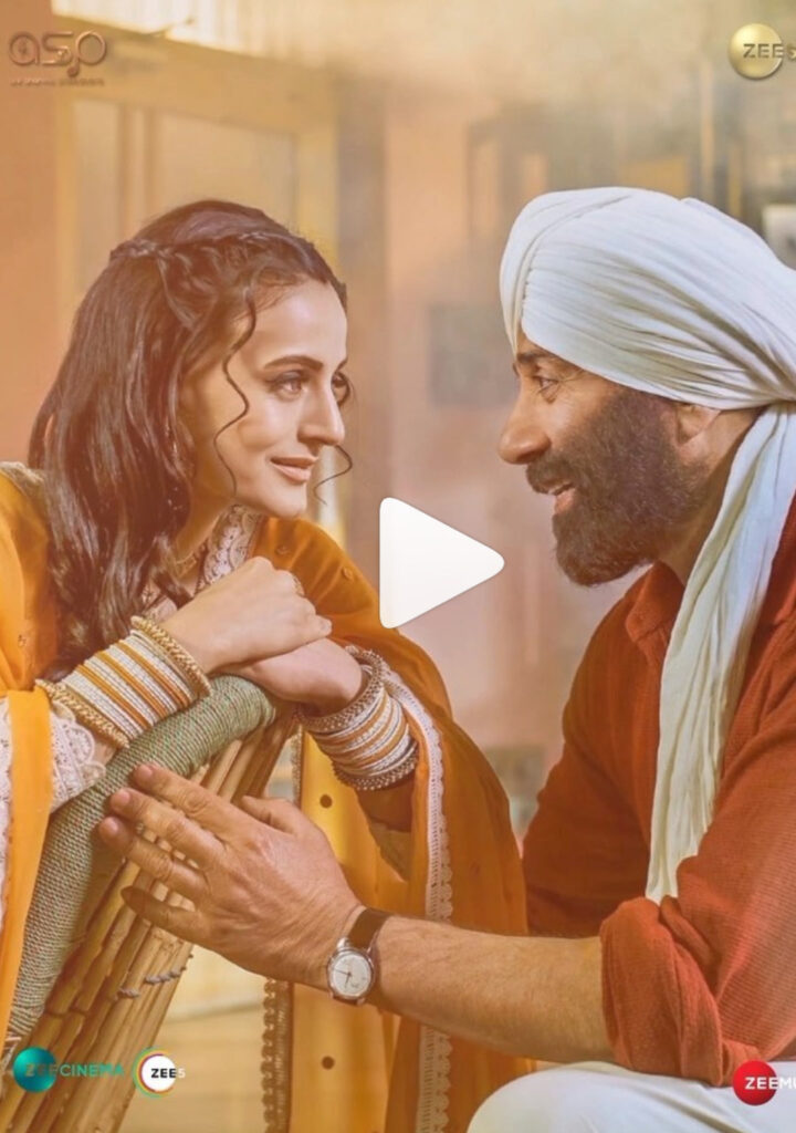 सनी देओल और अमीषा पटेल की फिल्म 'गदर 2' का मोशन पोस्टर रिलीज कर दिया गया है। इस पोस्टर में तारा सिंह और सकीना एक दूजे को प्यार से निहारते हुए नजर आ रहे है। 