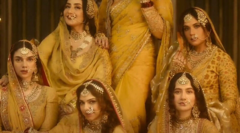 Heeramandi look: वेब सीरीज का फर्स्ट लुक पोस्टर जारी 