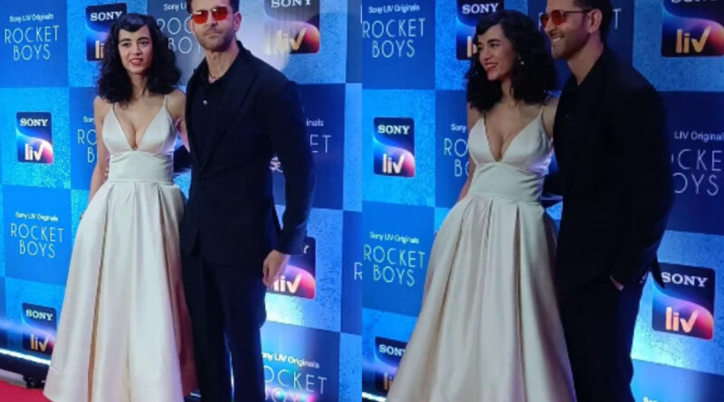 Hrithik Roshan girlfriend Saba Azad: अभिनेता ऋतिक रोशन और उनकी गर्लफ्रेंड सबा आजाद के रिलेशनशिप के चर्चे जोरों पर हैं। शुक्रवार के दिन दोनों एक इवेंट में पहुंचे। जहां का वीडियो सोशल मीडिया पर वायरल हो रहा है।