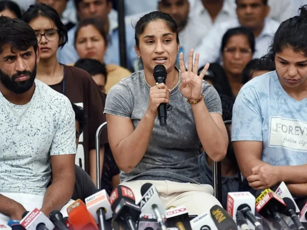 Wrestler Fight: सड़क की लड़ाई खत्म, अब कोर्ट में लड़ेंगे पहलवान