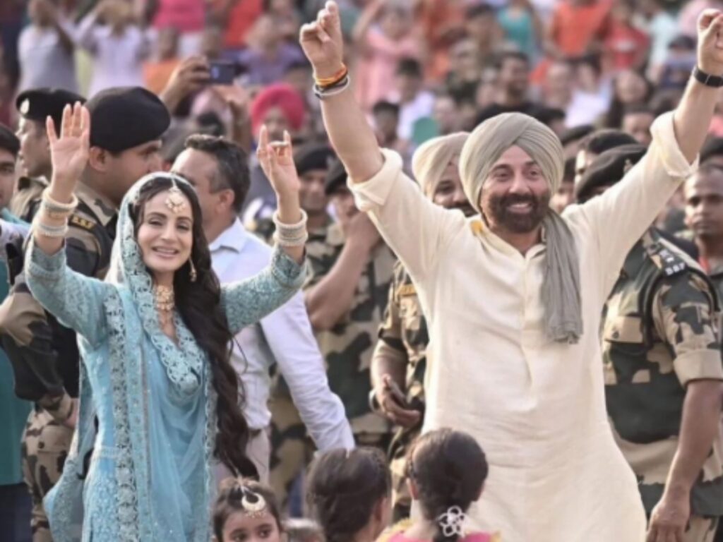 Gadar 2 फिल्म के प्रमोशन के लिए वाघा बॉर्डर पहुंचे सनी देओल और अमीषा पटेल, जमकर किया डांस, देखें वीडियो