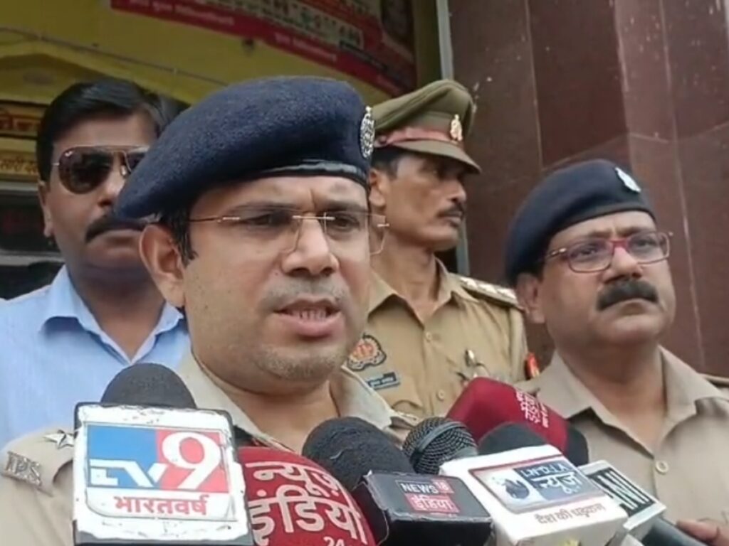 पुलिस एनकाउंटर में मारा गया ट्रेन में महिला पुलिसकर्मी पर हमला करने वाला अनीस खान, दो आरोपी गिरफ्तार