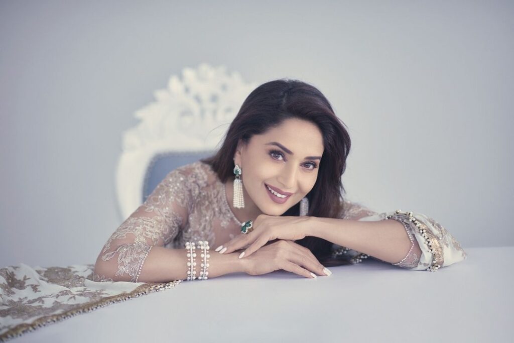 Madhuri Dixit: 'अपना ब्लाउज उतारो और ब्रा दिखाओ' जब डायरेक्टर ने...