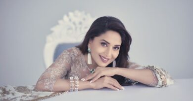 Madhuri Dixit: 'अपना ब्लाउज उतारो और ब्रा दिखाओ' जब डायरेक्टर ने...
