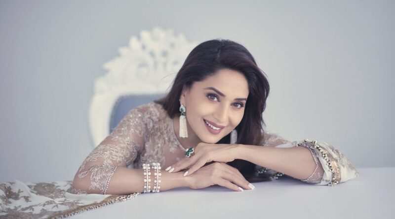 Madhuri Dixit: 'अपना ब्लाउज उतारो और ब्रा दिखाओ' जब डायरेक्टर ने...