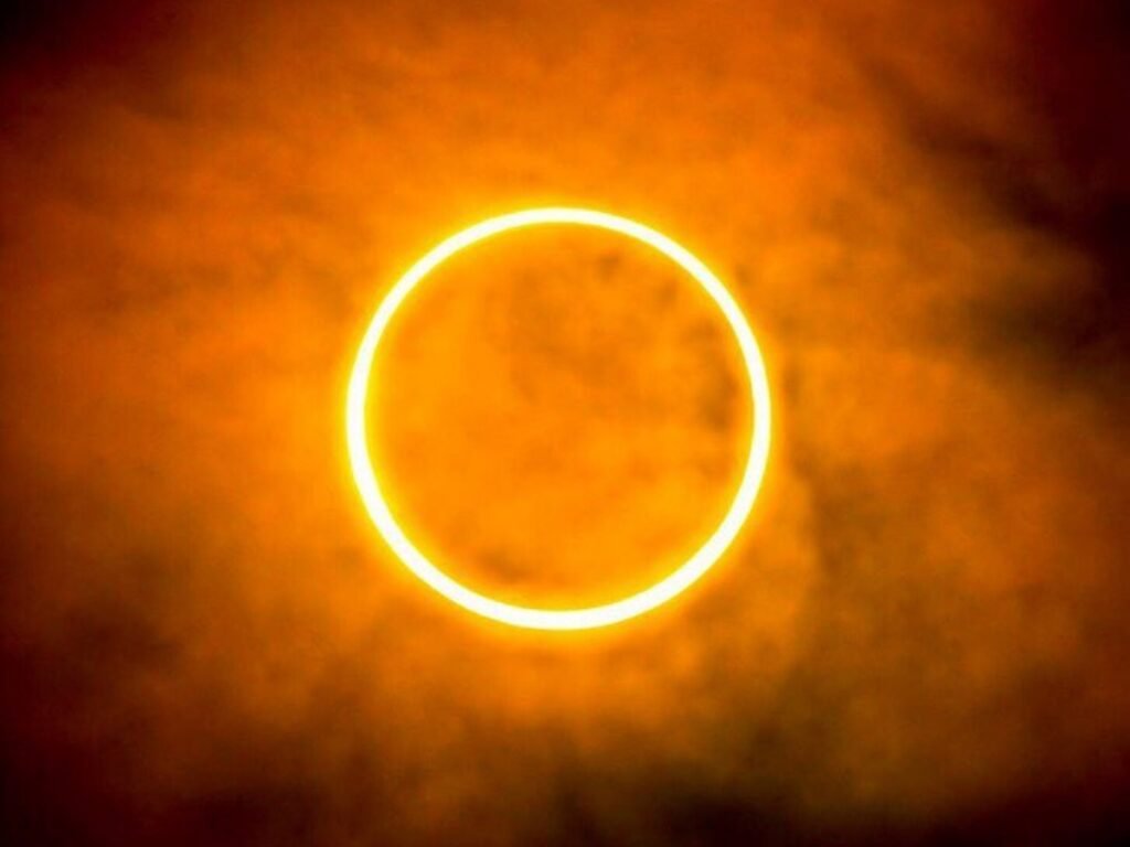Solar Eclipse: भारत में कब और कहां दिखाई देगा साल का दूसरा सूर्य ग्रहण