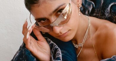 Porn Star Mia Khalifa को उठाना पड़ा भारी नुक्सान