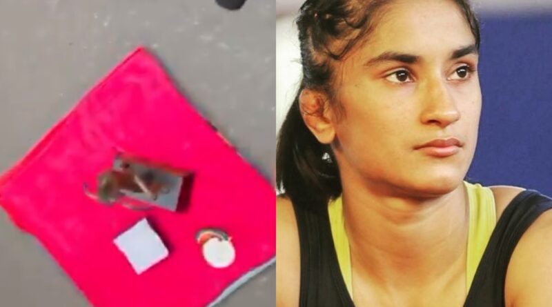 Bajrang Punia के बाद विनेश फोगट ने भी अपना अवॉर्ड वापस किया