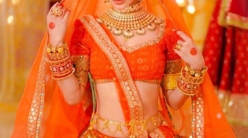 Mouni Roy ने लहंगा चोली में लगाई आग, किलर फोटोज
