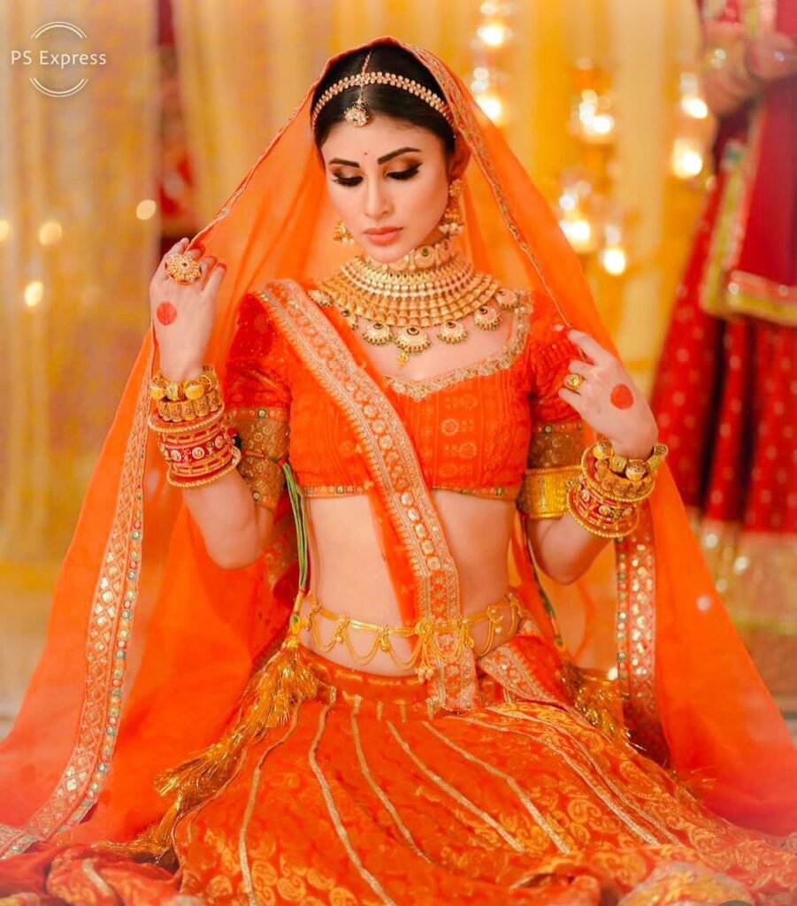 Mouni Roy ने लहंगा चोली में लगाई आग, किलर फोटोज