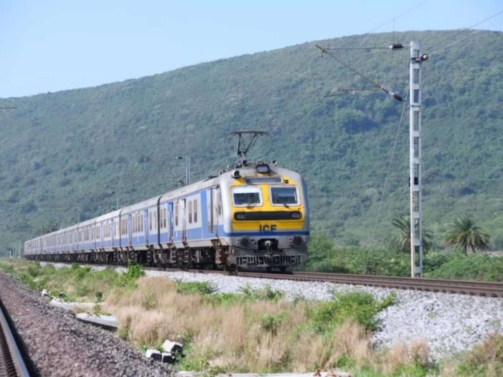 9000 Posts: भारतीय रेलवे में 9000 पदों पर भर्ती, ऐसे करें आवेदन