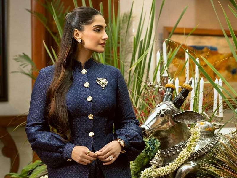 Sonam Kapoor: अंदर से कुछ ऐसा दिखता है सोनम कपूर का 173 करोड़ का बंग्ला, तस्वीरें देख फैंस कर रहे तारीफ