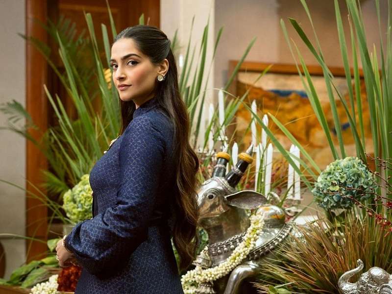 Sonam Kapoor: अंदर से कुछ ऐसा दिखता है सोनम कपूर का 173 करोड़ का बंग्ला, तस्वीरें देख फैंस कर रहे तारीफ