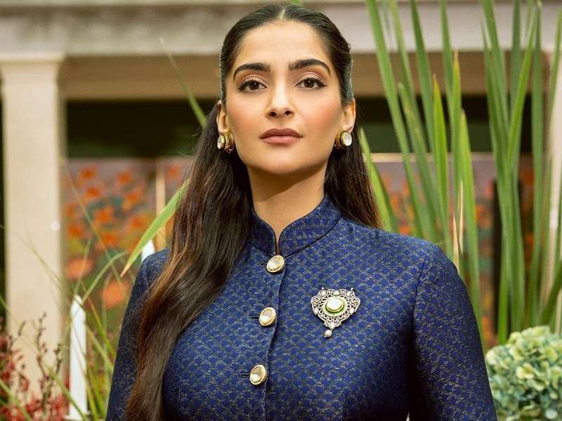 Sonam Kapoor: अंदर से कुछ ऐसा दिखता है सोनम कपूर का 173 करोड़ का बंग्ला, तस्वीरें देख फैंस कर रहे तारीफ