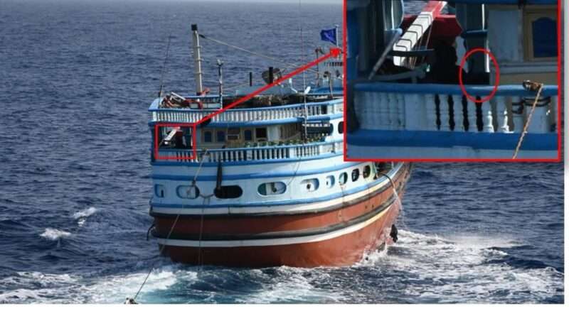 Navy operation: नौसेना ने 23 पाकिस्तानियों को समुद्री लुटेरों से बचाया