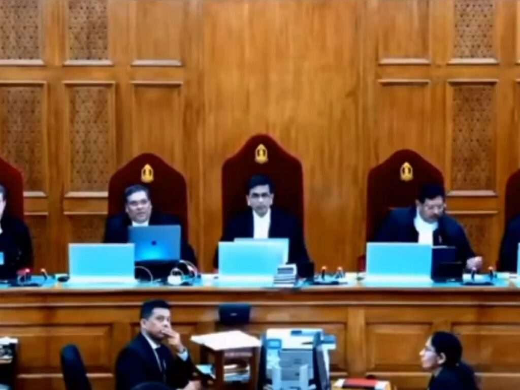 SBI Electoral Bonds: चुनावी बॉन्ड पर सुप्रीम कोर्ट ने दी SBI को चेतावनी