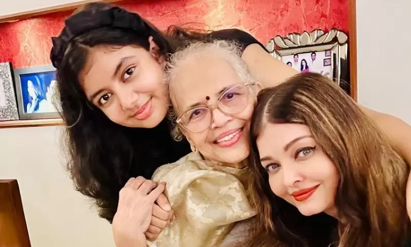 Aishwarya Rai Pictures: ऐश्वर्या राय बच्चन ने मनाया माँ वृंदा का बर्थडे