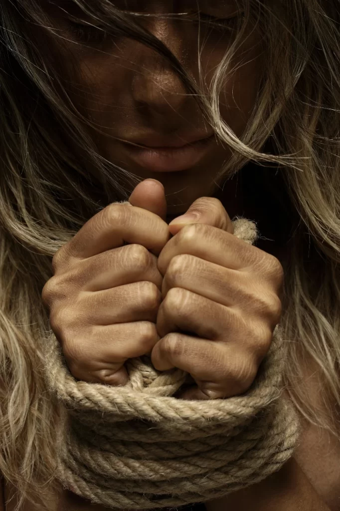 Illicit Relationship के शक में शख्स ने पत्नी के प्राइवेट पार्ट पर लगाया ताला