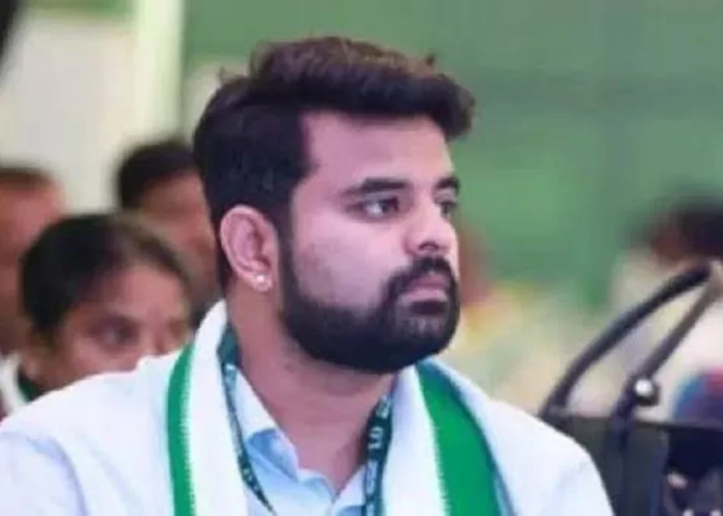 Prajwal Revanna Sex Video case: प्रज्वल के खिलाफ SIT का वारंट