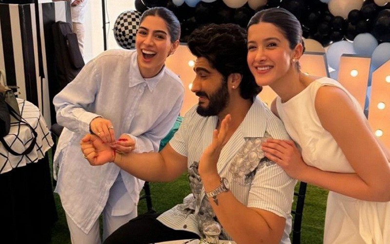 Raksha Bandhan 2024 : सारा अली खान से लेकर कृति सेनन तक बॉलीवुड सेलेब्स ने धूमधाम से मनाया रक्षाबंधन, देखिए खूबसूरत तस्वीरें