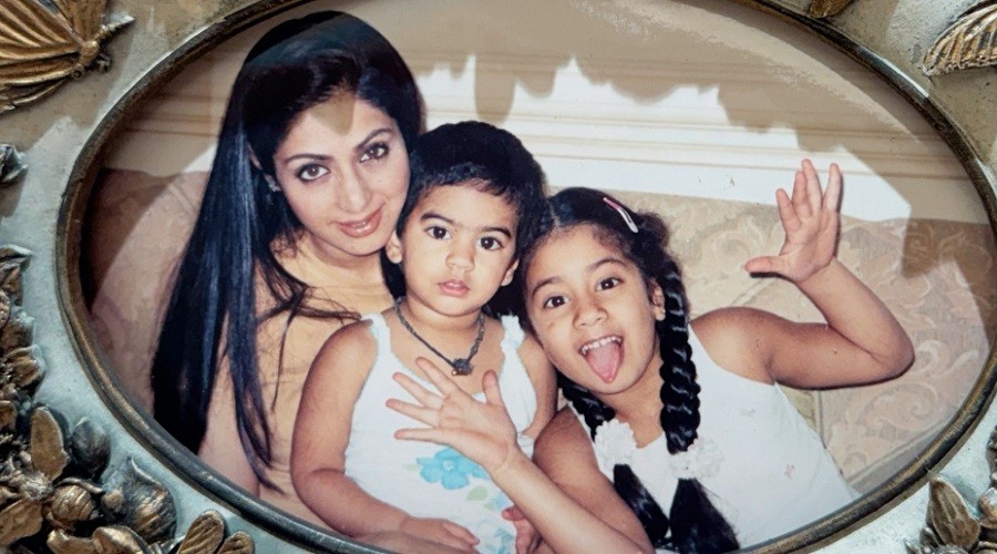 Sridevi Birth Anniversary : माँ श्रीदेवी के जन्मदिन पर तिरुपति मंदिर पहुंची जान्हवी कपूर, बॉयफ्रेंड शिखर पहाड़िया संग लिया भगवान का आशीर्वाद