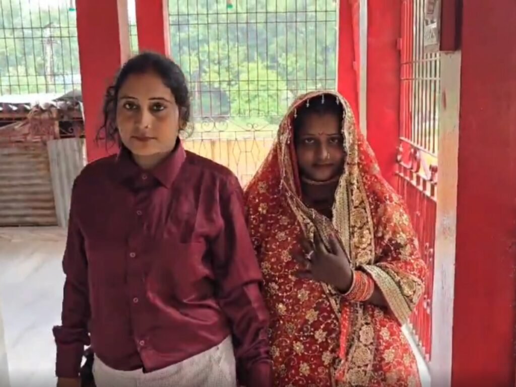 Same Sex Marriage: मामी और भांजी ने मंदिर में रचाई शादी