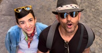 Hrithik Roshan ने तीसरी एनिवर्सरी पर गर्लफ्रेंड Saba Azad को दी बधाई