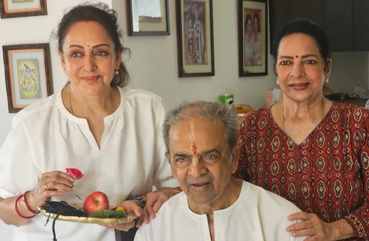 Hema Malini ने भाई-भाभी के साथ मनाया भाई दूज