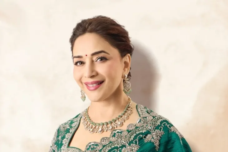 Madhuri Dixit 21: माधुरी दीक्षित ने शादी की सालगिरह मनाई