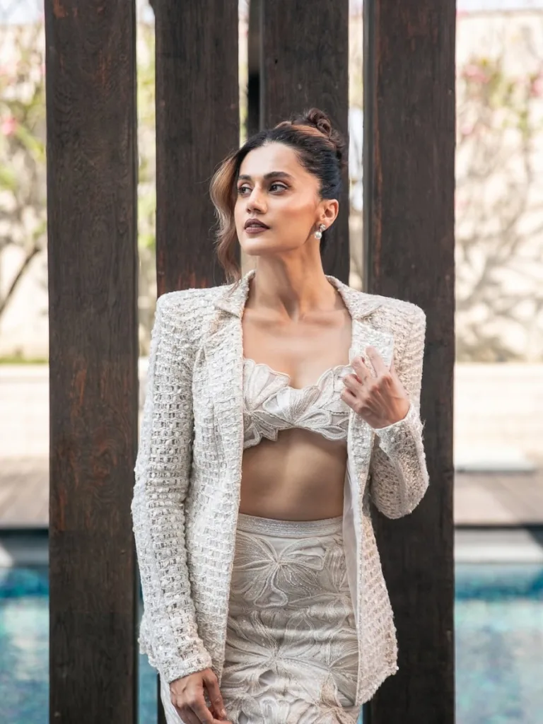 Taapsee Photo: तापसी पन्नू ने बचपन की फोटो शेयर की
